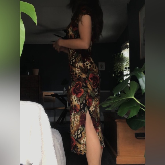 SOLD * Slinky Tropical Floral Dress - Picture 4 of 4